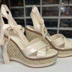 NWOT VINCE CAMUTO PHARRAH PLATFORM WEDGE SANDAL